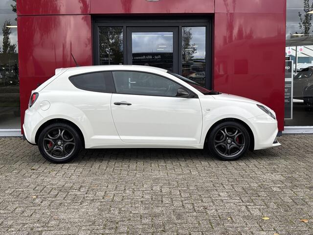 Alfa Romeo MITO TwinAir 105PK | 17" velgen | Carbon aankleding | parkeersensoren achter