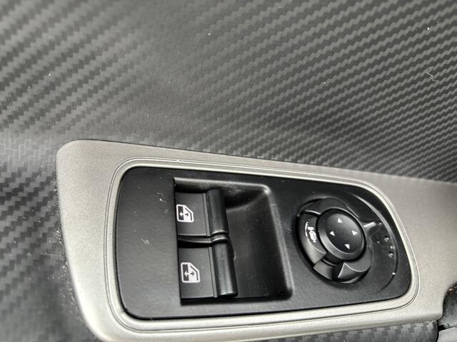 Alfa Romeo MITO TwinAir 105PK | 17" velgen | Carbon aankleding | parkeersensoren achter