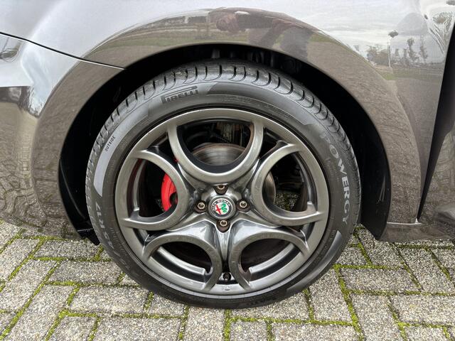Alfa Romeo MITO TwinAir 105PK | 17" Inch | Navigatie | Climate en Cruise Control