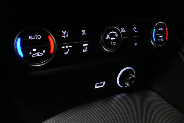 Alfa Romeo Stelvio 2.0 T AWD Veloce / Orig. Nederlands (facelift) / 1ste eigenaar / Performance Pack / Elektr. verstelbare voorstoelen / Alfa Active Suspension / Keyless / Stoelverwarming / Stuurwiel verwarming / Apple Carplay - Andriod Auto / Climate Control / Achteruitrij