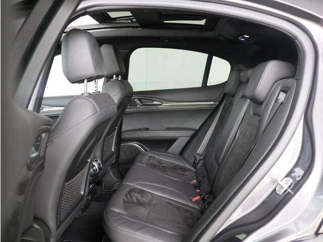 Alfa Romeo Stelvio 2.9 V6 AWD Quadrifoglio | 510 PK | Pano | Stoelverwarming Achter | Xenon |