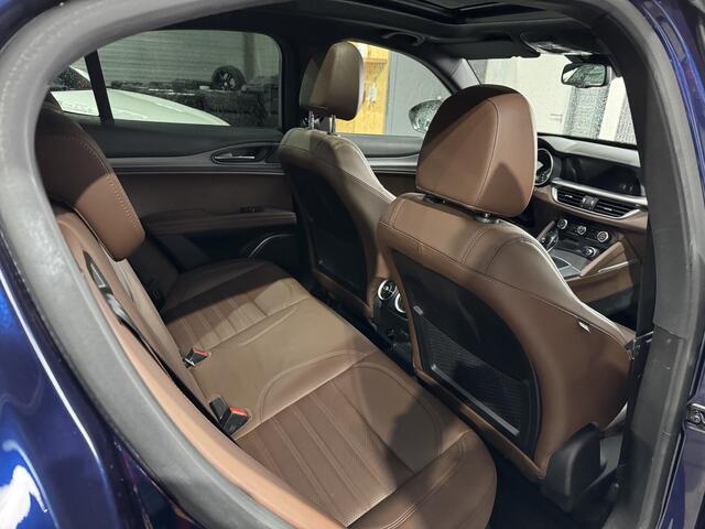 Alfa Romeo Stelvio 2.0 T AWD 280PK Veloce | Carplay | Customized | Schuifdak | Cognac Leer