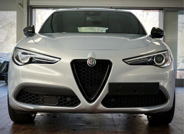 Alfa Romeo Stelvio 2.0 T AWD Veloce Ti Perla Moonlight,