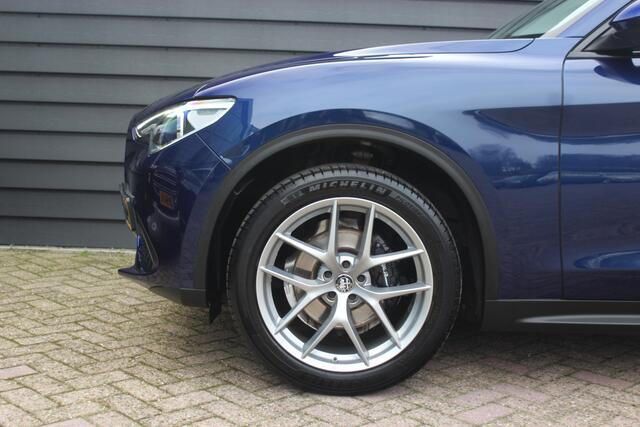 Alfa Romeo Stelvio 2.0 T Q4 AWD First Edition - 280 PK - LEDER - NAVIGATIE - CAMERA - KEYLESS -