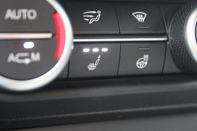 Alfa Romeo Stelvio 2.0 T Q4 AWD First Edition - 280 PK - LEDER - NAVIGATIE - CAMERA - KEYLESS -