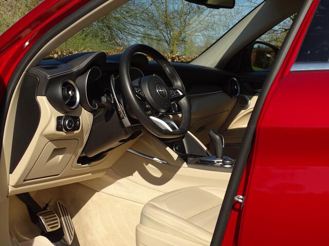 Alfa Romeo Stelvio 2.0 T AWD 6C Villa d'Este | BTW | Uniek | Schuifdak | H+K | Lederdash | Uniek!