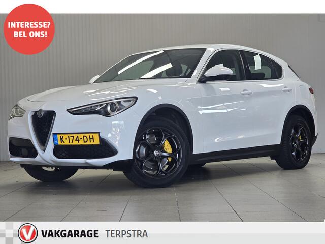 Alfa Romeo Stelvio 2.0 T AWD Super/ 202pk!/ Trekhaak/ Keyless/ Camera/ Android Auto/ DAB+/ Lane-Assist./ Dode-Hoek DET./ 19'' LMV/ Navi/ Clima/ Cruise/ Bluetooth/ Multi. LEDER. Stuur/ PDC V+A.