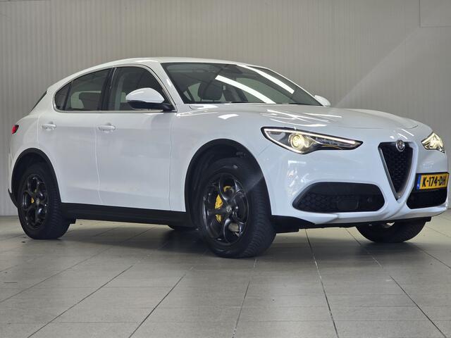 Alfa Romeo Stelvio 2.0 T AWD Super/ 202pk!/ Trekhaak/ Keyless/ Camera/ Android Auto/ DAB+/ Lane-Assist./ Dode-Hoek DET./ 19'' LMV/ Navi/ Clima/ Cruise/ Bluetooth/ Multi. LEDER. Stuur/ PDC V+A.
