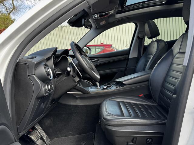 Alfa Romeo Stelvio 2.0 T AWD Parelmoer | Schuifdak | 280PK | Flippers | TI-difusser | Keyless Entry