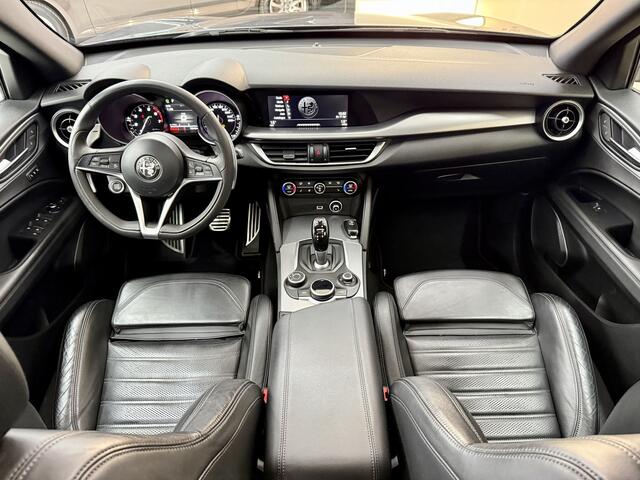 Alfa Romeo Stelvio 2.0 T AWD Super, 280pk, 2017, 2de eigenaar, Paroramadak, Sportstoelen, Stoelverwarming, Trekhaak, Cruise control, Climate control, Ledere bekleding,