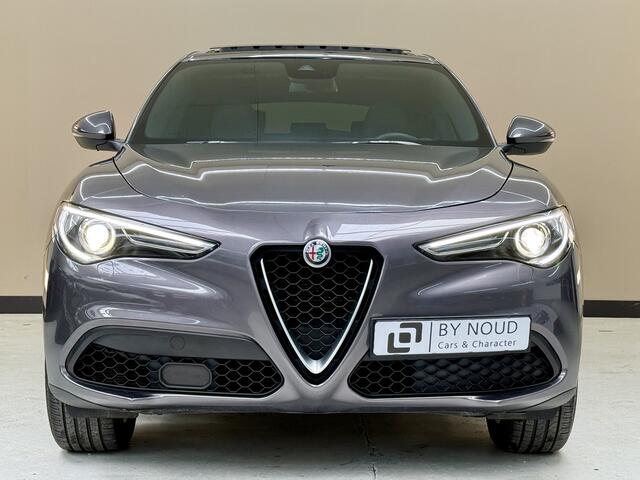 Alfa Romeo Stelvio 2.0 T AWD Super, 280pk, 2017, 2de eigenaar, Paroramadak, Sportstoelen, Stoelverwarming, Trekhaak, Cruise control, Climate control, Ledere bekleding,