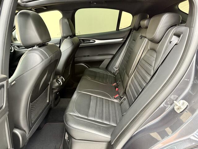 Alfa Romeo Stelvio 2.0 T AWD Super, 280pk, 2017, 2de eigenaar, Paroramadak, Sportstoelen, Stoelverwarming, Trekhaak, Cruise control, Climate control, Ledere bekleding,