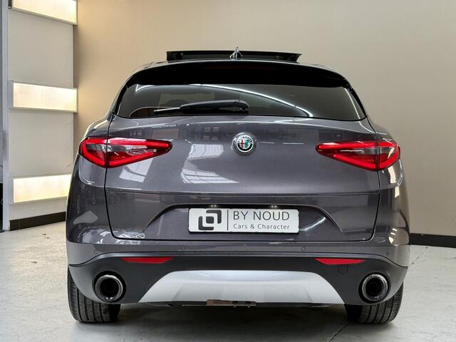 Alfa Romeo Stelvio 2.0 T AWD Super, 280pk, 2017, 2de eigenaar, Paroramadak, Sportstoelen, Stoelverwarming, Trekhaak, Cruise control, Climate control, Ledere bekleding,