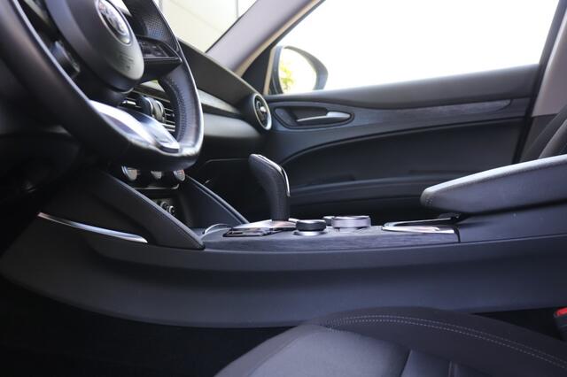 Alfa Romeo Stelvio 2.2D SUPER/APPLECARPLAY/AD.CRUISE/KEYLESS/LANE.ASSIST