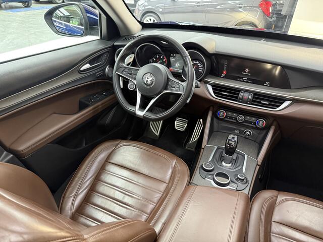 Alfa Romeo Stelvio 2.0 T AWD Super, 280Pk, 2017, 2de eigenaar, Volledig leder, Panoramadak, Harman kardon, BTW auto, Stoel+stuur verwarming, Memory stoelen, trekhaak, Cruise control, Climate control, Achteruitrijcamera,