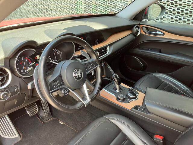 Alfa Romeo Stelvio 2.0 T AWD First Edition Leder interieur | Navigatie | verwarmbare en elek. verstelbare stoelen |