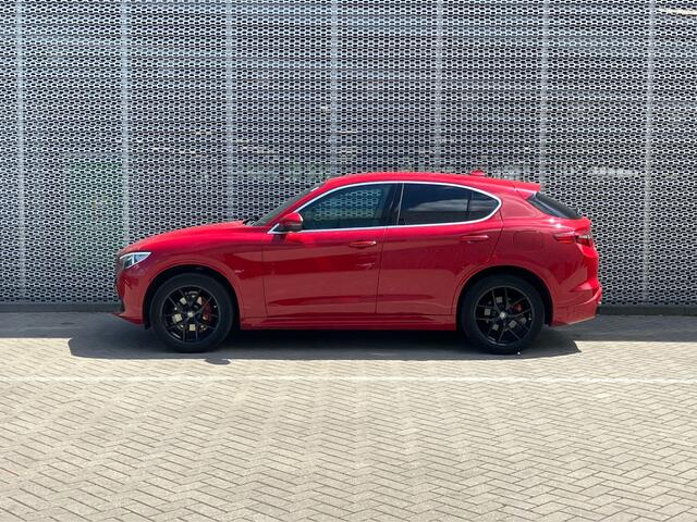 Alfa Romeo Stelvio 2.0 T AWD First Edition Leder interieur | Navigatie | verwarmbare en elek. verstelbare stoelen |