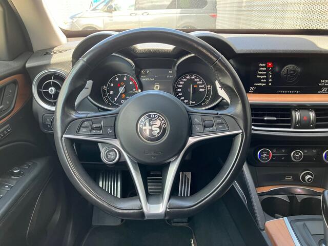 Alfa Romeo Stelvio 2.0 T AWD First Edition Leder interieur | Navigatie | verwarmbare en elek. verstelbare stoelen |
