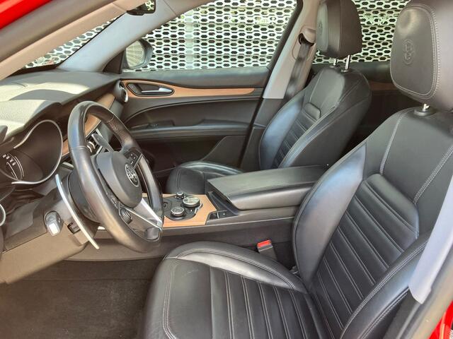 Alfa Romeo Stelvio 2.0 T AWD First Edition Leder interieur | Navigatie | verwarmbare en elek. verstelbare stoelen |