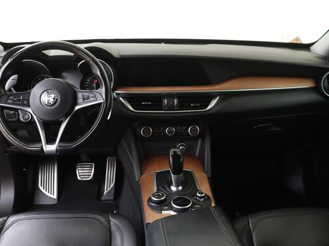 Alfa Romeo Stelvio 2.0 T AWD First Edition | Leder interieur | Navigatie | verwarmbare en elek. verstelbare stoelen |