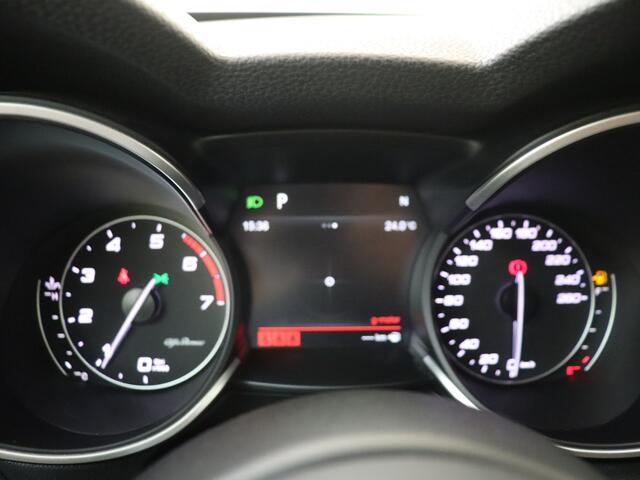 Alfa Romeo Stelvio 2.0 T AWD First Edition | Leder interieur | Navigatie | verwarmbare en elek. verstelbare stoelen |