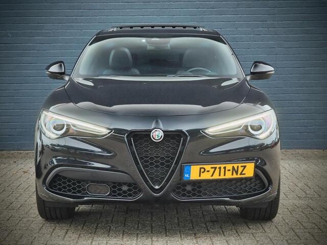 Alfa Romeo Stelvio 2.0 T AWD Veloce / ADAPT CRUISE / PANO / H&K /