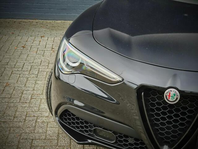 Alfa Romeo Stelvio 2.0 T AWD Veloce / ADAPT CRUISE / PANO / H&K /