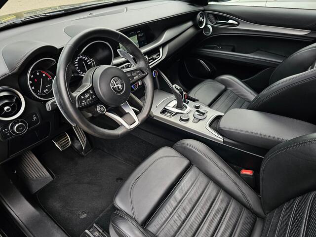 Alfa Romeo Stelvio 2.0 T AWD Veloce / ADAPT CRUISE / PANO / H&K /