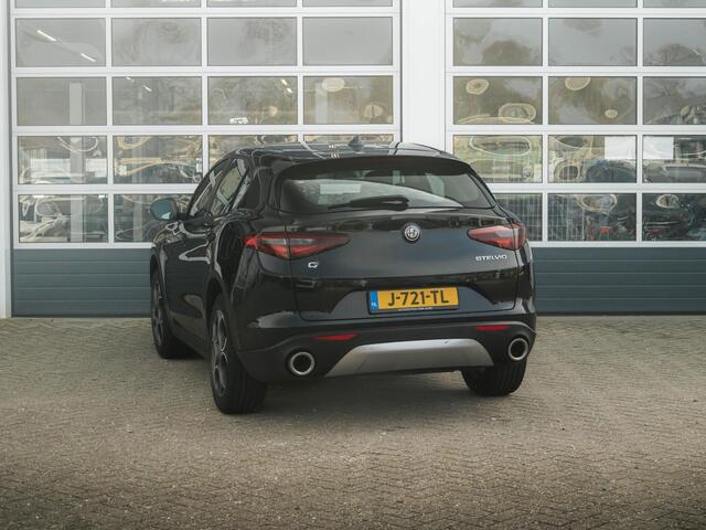 Alfa Romeo Stelvio 2.0 Turbo Aut. AWD 200pk Super | Navi | Apple Carplay | 19" | Winter Pack | Camera | Xenon | Elektr. A-Klep