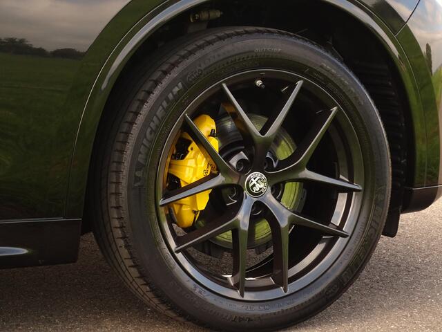 Alfa Romeo Stelvio 2.0 T AWD Veloce | BTW | Carplay | Trkhk | Lerendash | Flippers | Camera