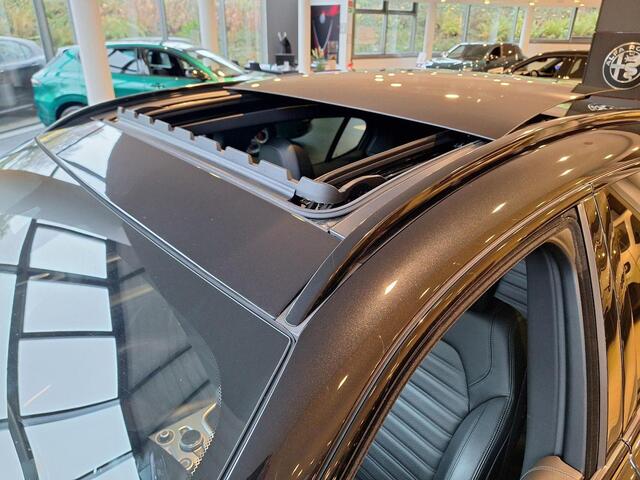 Alfa Romeo Stelvio 2.0 T AWD Veloce 280PK Pano Dak Soundsysteem Theatre 400 Watt 20 Inch Leer Camera stuurwiel verwarmd ACC