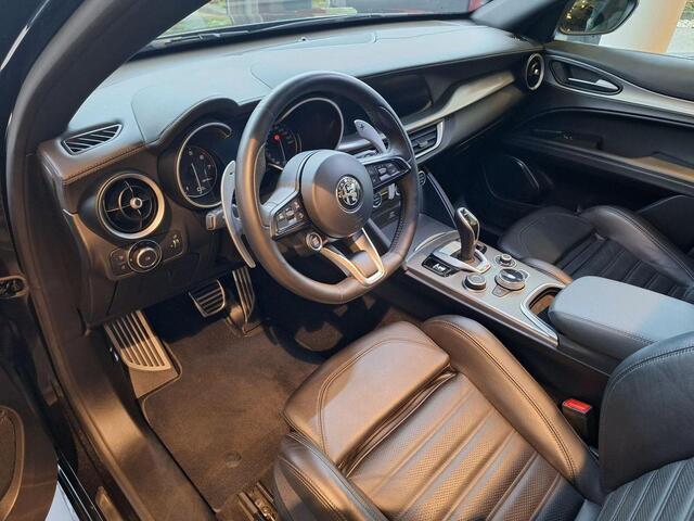 Alfa Romeo Stelvio 2.0 T AWD Veloce 280PK Pano Dak Soundsysteem Theatre 400 Watt 20 Inch Leer Camera stuurwiel verwarmd ACC