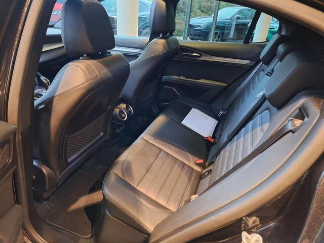 Alfa Romeo Stelvio 2.0 T AWD Veloce 280PK Pano Dak Soundsysteem Theatre 400 Watt 20 Inch Leer Camera stuurwiel verwarmd ACC