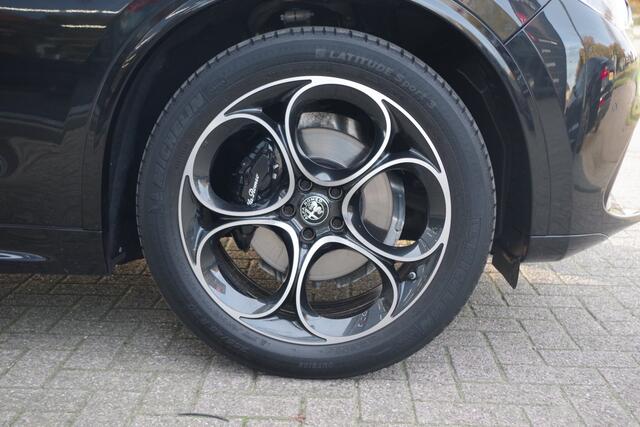 Alfa Romeo Stelvio 2.0 T 280 PK AWD Q4 Veloce, Adap. Onderstel, Panoramadak, Trekhaak, H/K Sound, Lederen Sportstoelen