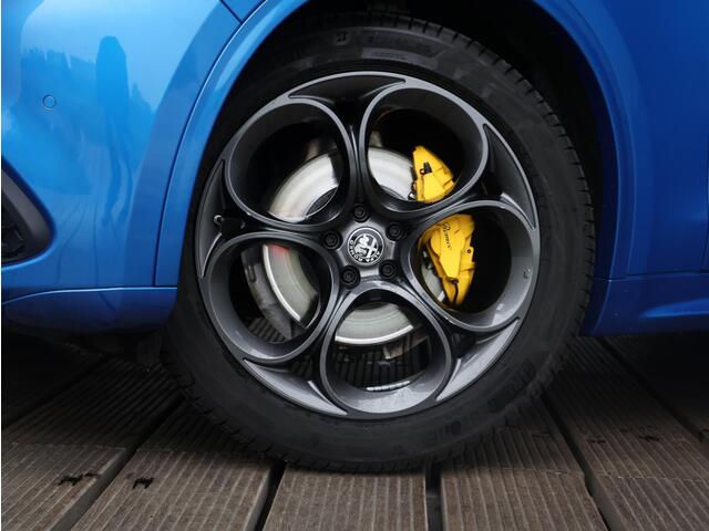 Alfa Romeo Stelvio 2.0 T AWD Veloce | Adap. Cruise Control | Sportstoelen | Schakelflippers | 20" velgen | Stoel- en stuurverwarming