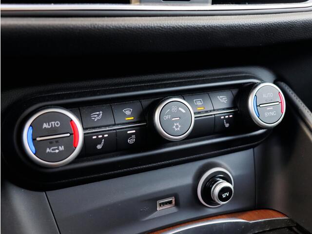 Alfa Romeo Stelvio 2.0 T AWD First Edition | Schakelflippers | Memory | Stoel & stuur verwarming |