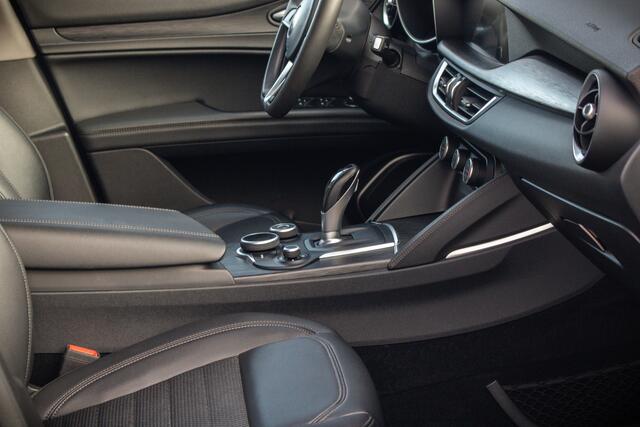 Alfa Romeo Stelvio 2.0T 200pk Super AWD I 19" I Carplay I Elektr. stoelen I Camera I Elektr. Achterklep