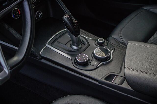 Alfa Romeo Stelvio 2.0T 200pk Super AWD I 19" I Carplay I Elektr. stoelen I Camera I Elektr. Achterklep