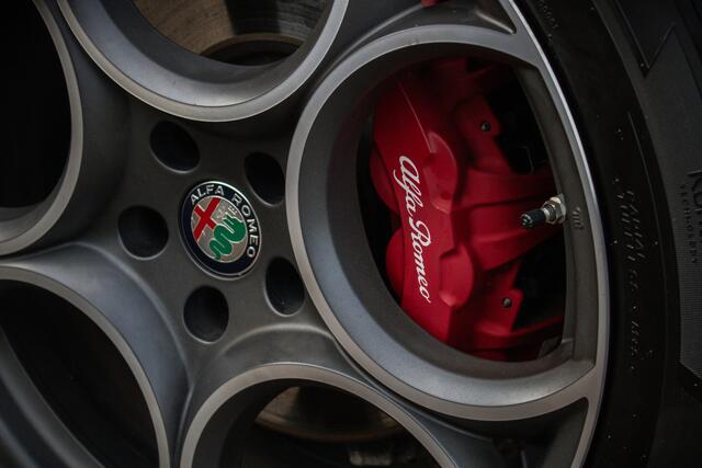 Alfa Romeo Stelvio 2.0T 200pk Super AWD I 19" I Carplay I Elektr. stoelen I Camera I Elektr. Achterklep