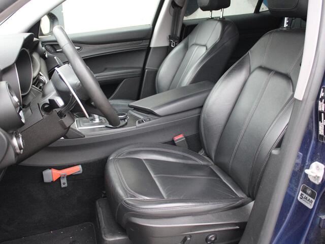 Alfa Romeo Stelvio 2.2d Super | LEDEREN BEKLEDING | 20" LICHTMETALEN VELGEN |
