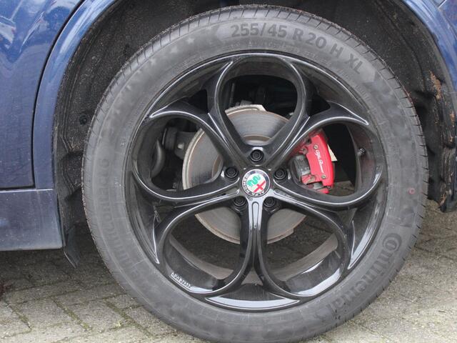 Alfa Romeo Stelvio 2.2d Super | LEDEREN BEKLEDING | 20" LICHTMETALEN VELGEN |