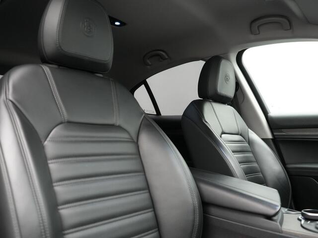 Alfa Romeo Stelvio 2.0 T AWD Super Q4 200pk Automaat Dealer O.H. | Adaptive Cruise | Camera | Lederen Sportstoelen Memory & Verwarmd | Keyless | Blis | BI Xenon | Lane Assist | El. Achterklep | Navigatie | DAB |