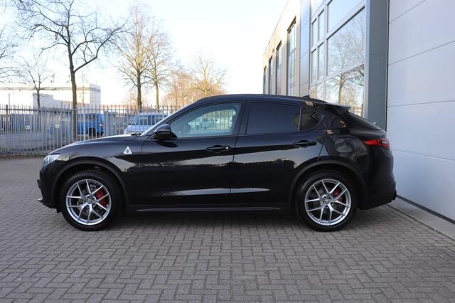 Alfa Romeo Stelvio 2.0 T AWD SUPER/PAN.DAK/HARMANK./ AD.CRUISE/STOEL/STUURVERW./20