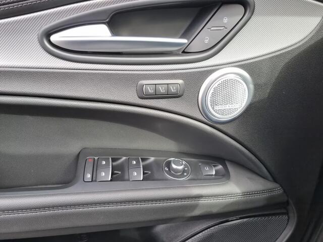 Alfa Romeo Stelvio 2.0 T Q4 Veloce ** MATRIX, NAVI+, H&K SOUND, LEDER, 20-inch LMV, ALARM ** 1e EIG - Ex ALFA.de - UNFALLFREI ** ** INFORMEER OOK NAAR ONZE AANTREKKELIJKE FINANCIAL-LEASE TARIEVEN **