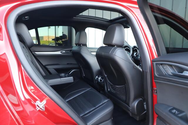 Alfa Romeo Stelvio 2.0 T Q4 AWD Special Edition | 280PK | Pano | Keyless-go | Memory | Bi-xenon | Leder | Trekhaak | 2018.