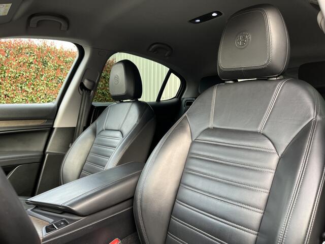 Alfa Romeo Stelvio 2.0 T AWD 280PK | Raggazzon | Zeer Netjes! | Leer | All-Black | Ti-Difusser.