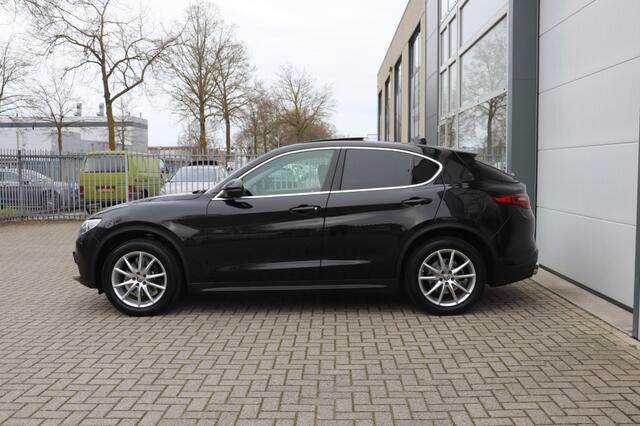 Alfa Romeo Stelvio 2.0 T AWD Ti Q4 /CARPLAY/KEYLESS/ADAP.CRUISE