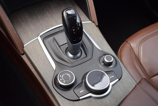 Alfa Romeo Stelvio 2.0 T AWD Super | 310 PK | Trekhaak | Leer | Stuur- en Stoelverw. | Memory