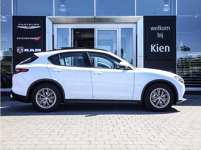 Alfa Romeo Stelvio 2.2d Super | Pano-dak | Lederen bekleding | Schakelflippers | NL Auto |