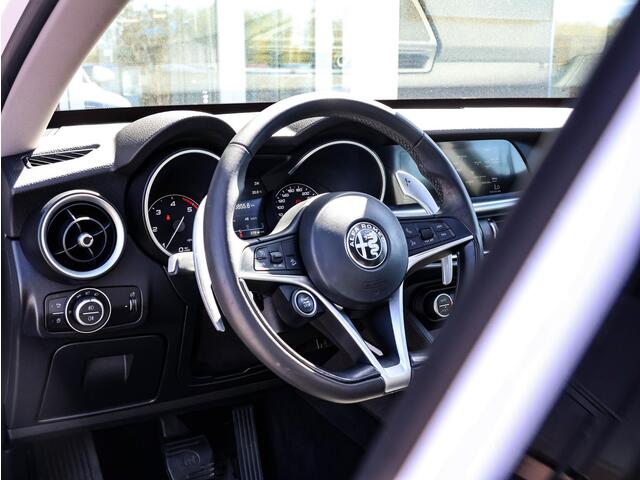 Alfa Romeo Stelvio 2.2d Super | Pano-dak | Lederen bekleding | Schakelflippers | NL Auto |